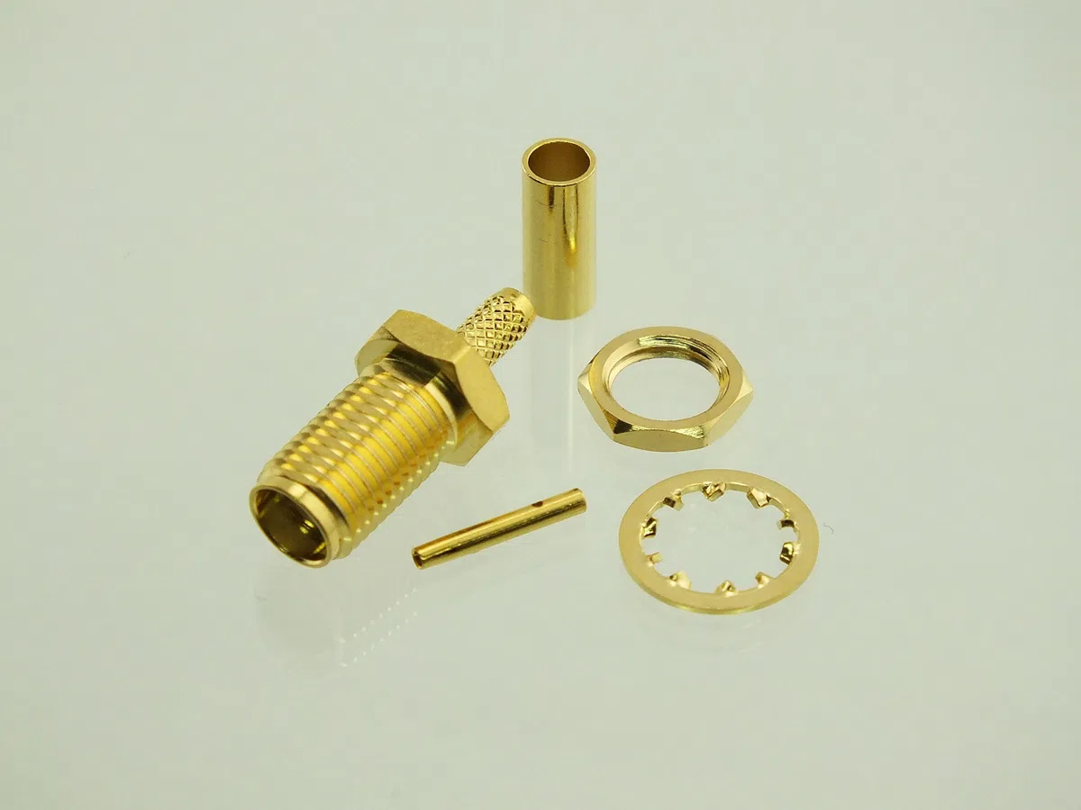 W5SWL - Connettore coassiale a crimpatrice dorata serie SMA per cavi RG-174 e LMR100