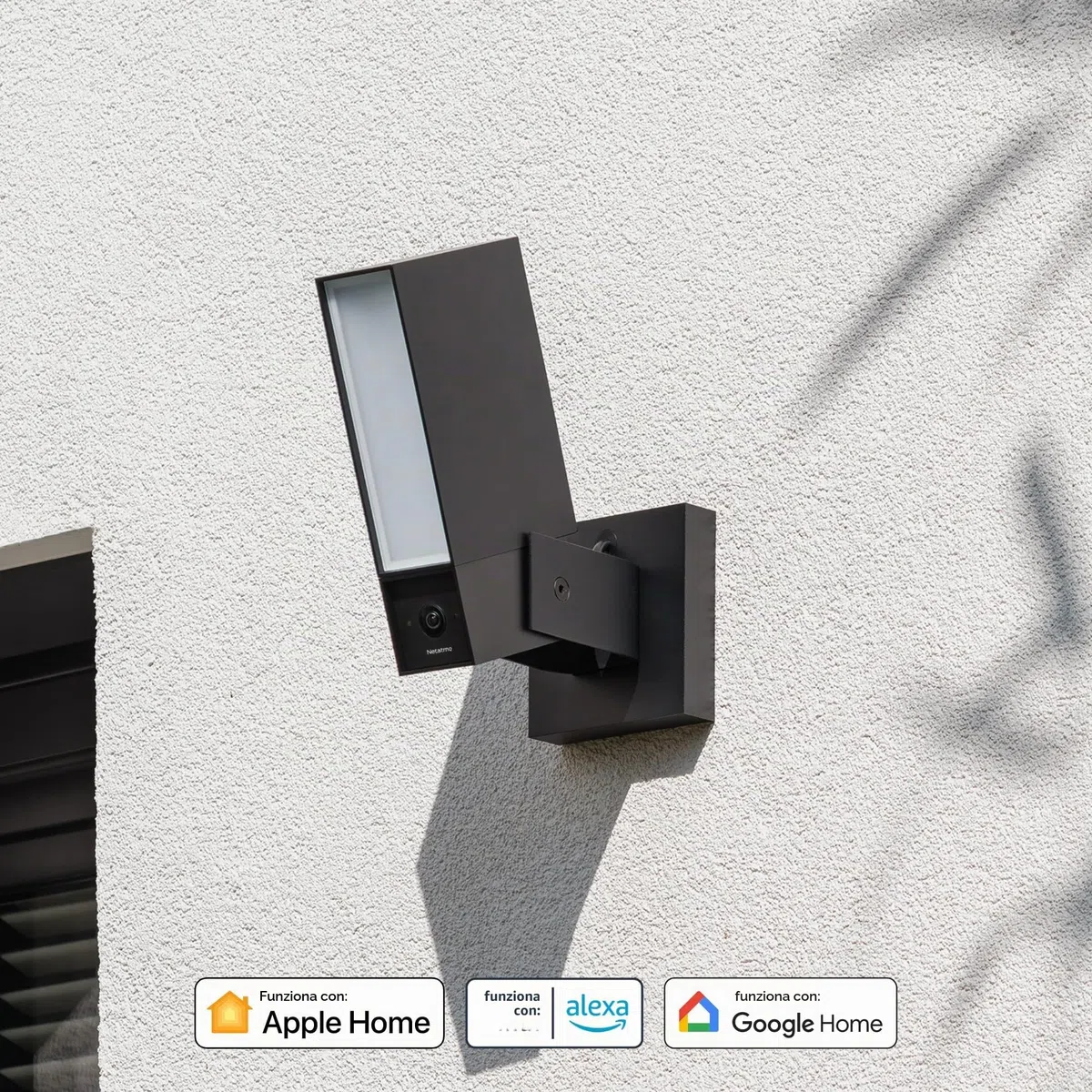 Netatmo Videocamera di Sorveglianza Esterna, WiFi 5 GHz, 2SD, 2K HDR, Rilevamento intelligente di persone/Veicoli e animali/proiettore LED 12 W, Sirena 105 dB, Archiviazione locale, NOC2-B-AMZ