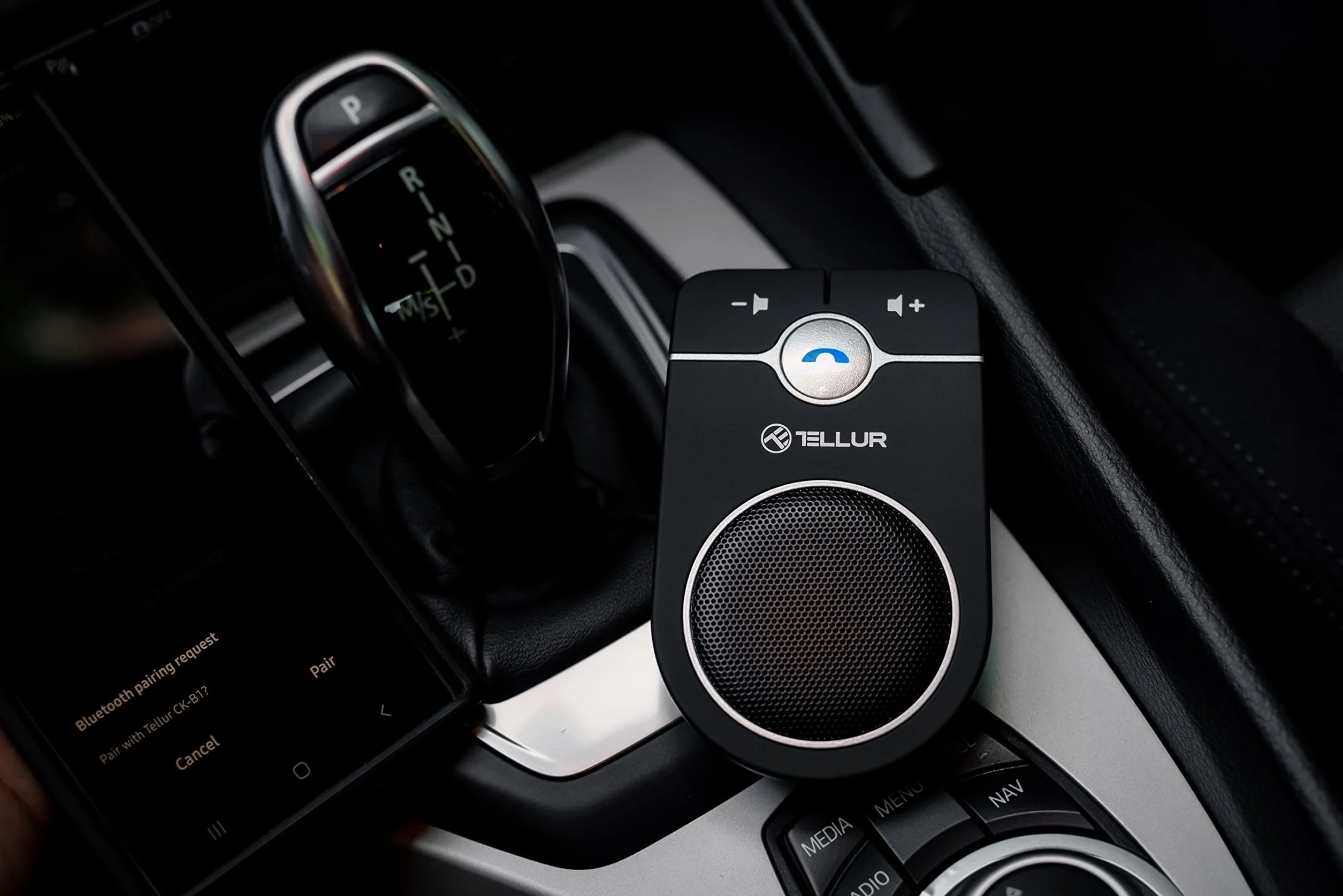 TELLUR CK-B1 Vivavoce Bluetooth per Auto, Sensore di Movimento per Accensione/Spegnimento Automatico, Microfono con Cancellazione dell'Eco e Cancellazione del Rumore, Siri e Google, Multipunto