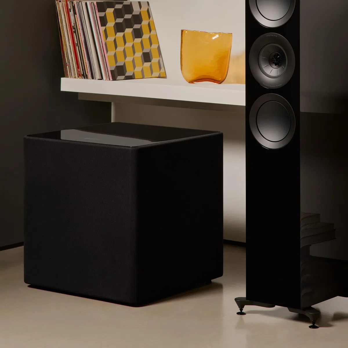 KEF Kube 15 MIE - Subwoofer alimentato da 38 cm per Home Theater e HiFi
